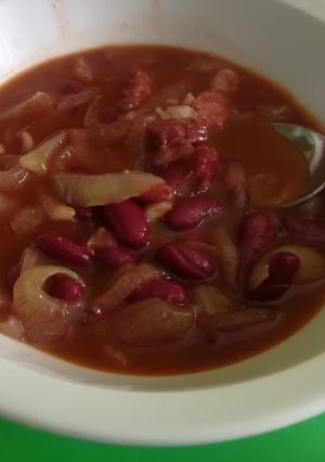 Paradicsomos hagymás bab recept fotója