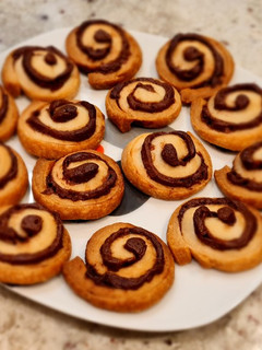 Una foto de Galletas de masa quebrada y crema de cacao