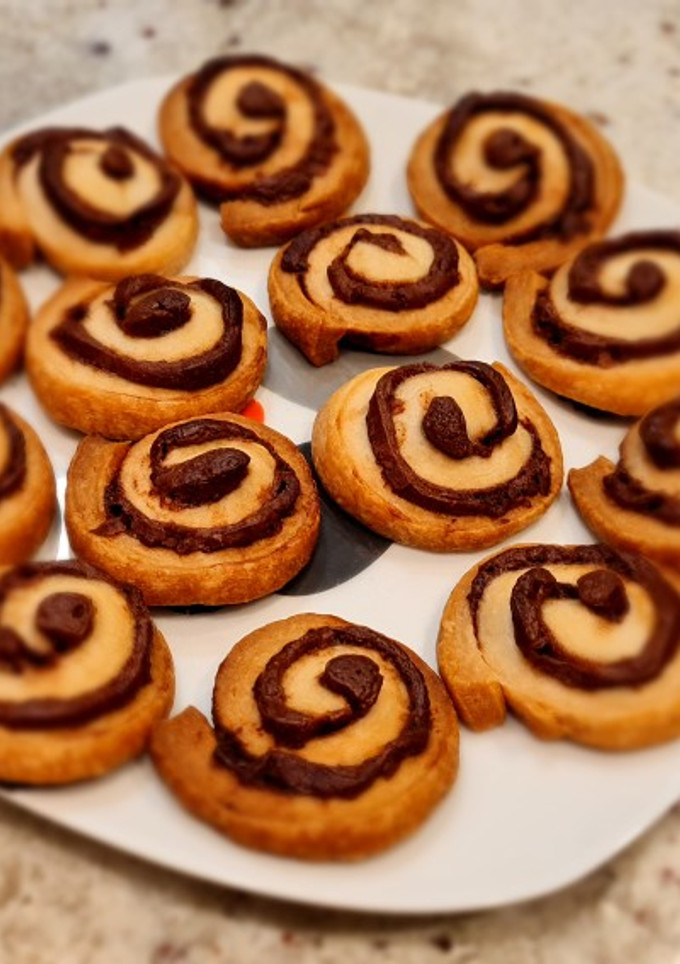 Una foto de Galletas de masa quebrada y crema de cacao