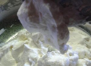 Una foto de Crema Chantilly  Para Decorar Sostenida