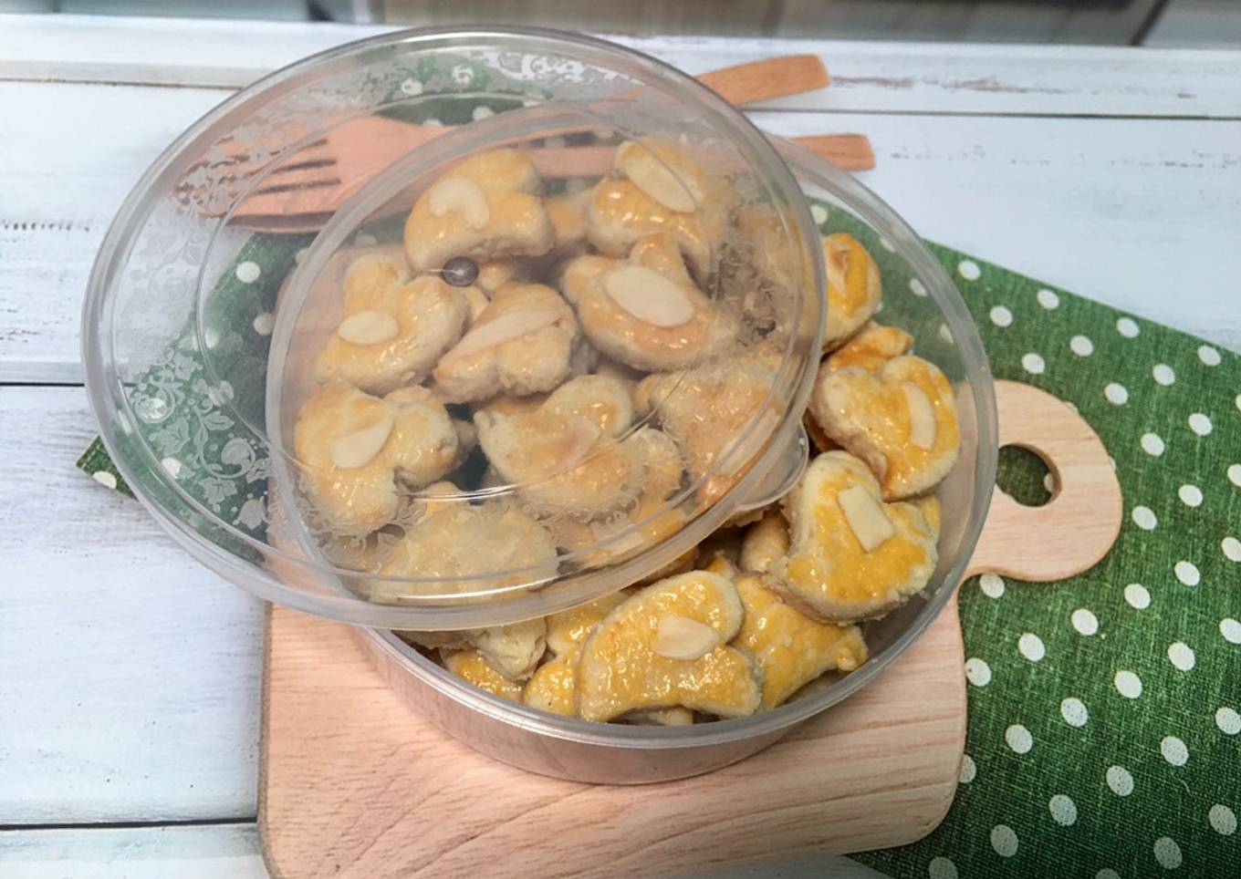 Kue kacang almond