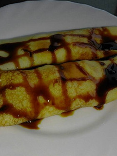 Una foto de Crepes con plátano y caramelo