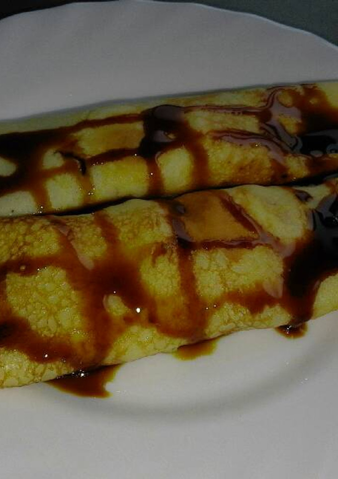 Una foto de Crepes con plátano y caramelo
