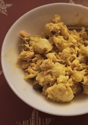 Una foto de Ensalada de coliflor con salmón y mostaza