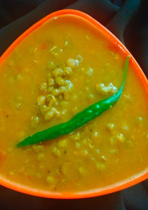 पौष्टिक मूग रस्सा भाजी (moong rassa bhaji recipe in marathi) रेसिपी चे मुख्य फोटो 