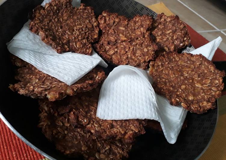 Recipe of Favorite Healthy banana choco oatmeal cookies #cookiescontest