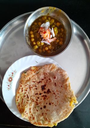 A picture of Mint mutter with paneer  paratha.