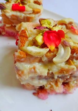 रस्क रबड़ी डिलाइट (Rusk Rabri delight recipe in hindi) रेसिपी मुख्य फोटो