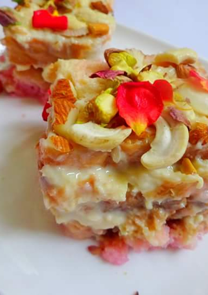 रस्क रबड़ी डिलाइट (Rusk Rabri delight recipe in hindi) रेसिपी मुख्य फोटो