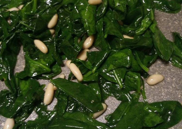 Buttered wilted baby spinach