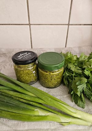 Zöldhagyma-petrezselyem szósz recept fotója