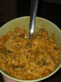 Gombás-csicseriborsós curry rizzsel (vegetáriánus) recept fotója