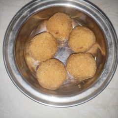 A picture of Besan ladoo.