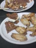 Alitas fritas con sobras de castillo