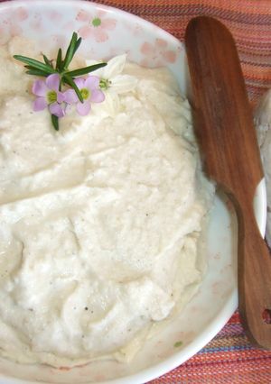 Foto principal de Dips de queso azul y almendras