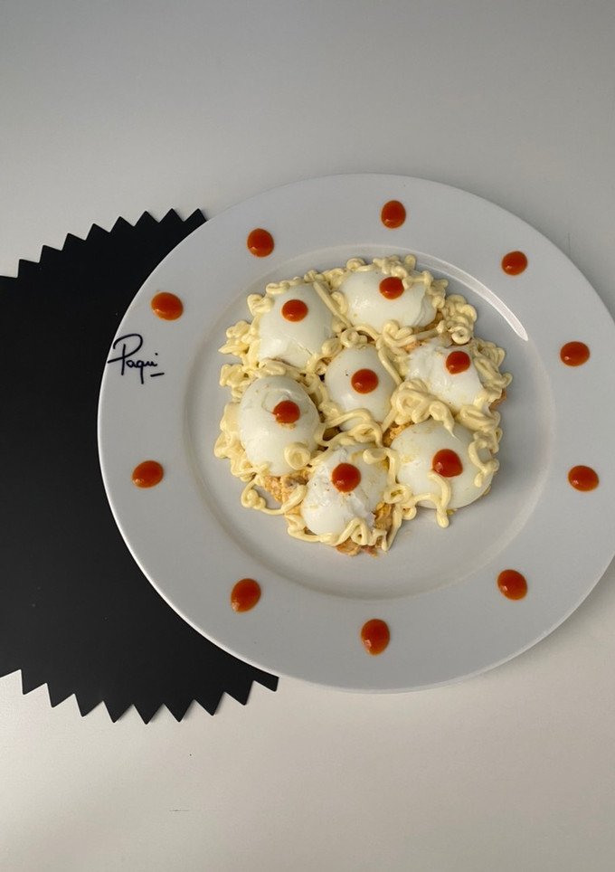 Una foto de Huevos 🥚 rellenos diferentes 😜