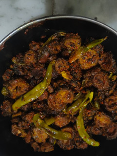 करेले और हरी मिर्च का अचार रेसिपी मुख्य फोटो