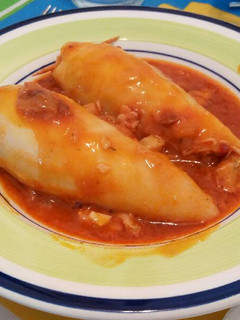 Una foto de Calamares rellenos de pescado