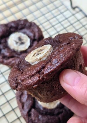 Una foto de Tortitas de banana y cacao sin azúcar agregado, sin edulcorante, sin gluten, saludables y deliciosas