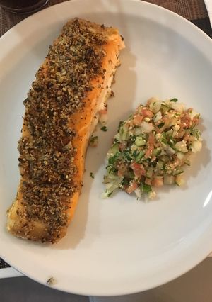 Una foto de Salmón con costra de semillas