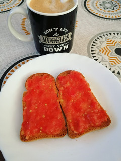 Una foto de Tostas de tomate