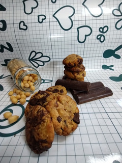 Una foto de Cookies de garbanzos y chocolate