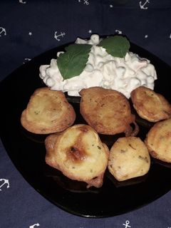 Burgonya tempura bundába franciasalátával recept fotója