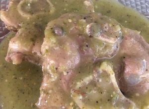 Una foto de Espinazo en salsa verde