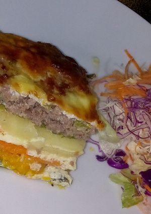Una foto de Tortilla de vegetales y carne picada