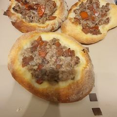 A picture of Esfihas de carne.