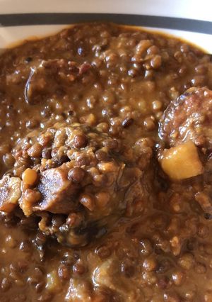 Una foto de Lentejas estofadas con chorizo y costillas (con Ninja Foodi o Instant Pot)