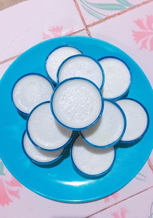 A picture of Pandan Coconut Steamed Cups (Khanom Tuay).