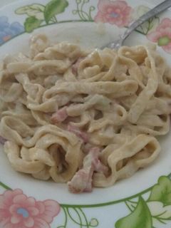 Una foto de Tallarines caseros a la carbonara