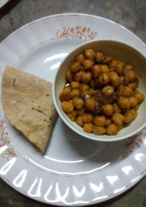 A picture of Chana masala.