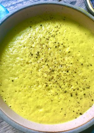 A picture of Turmeric cauliflower soup - vegan.