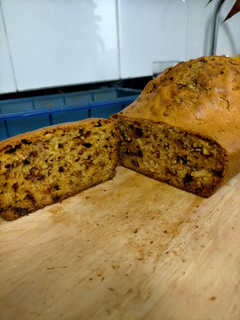 Una foto de Bizcocho con frutos secos y chocolate