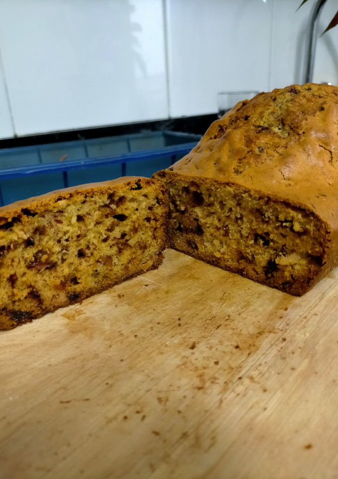 Una foto de Bizcocho con frutos secos y chocolate