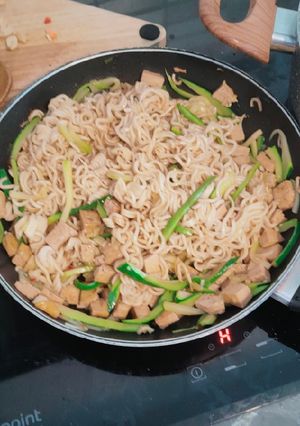 Foto di Noodles al tofu e zucchine sweet chili🥰