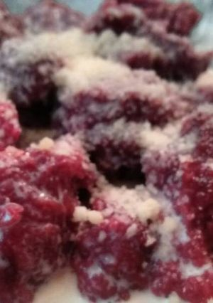 Una foto de Ñoquis de remolacha con crema