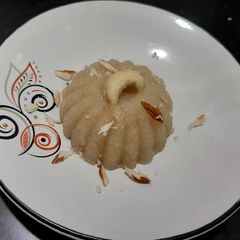 A picture of Rava Sheera/Suji Halwa.