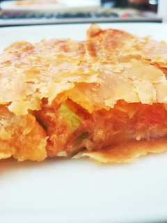 Una foto de Empanada de atún y verduras
