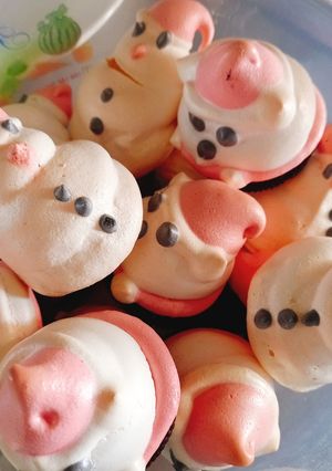 Hình của món Meringue người tuyết mừng giáng sinh.