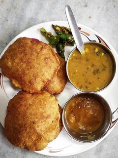 भरवा बेड़मी पूरी (Bharva bedmi puri recipe in Hindi) रेसिपी मुख्य फोटो