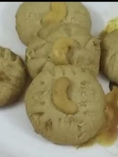 கோதுமை மாவு குக்கீஸ்(wheat cookies recipe in tamil) செய்முறை முக்கிய புகைப்படம்