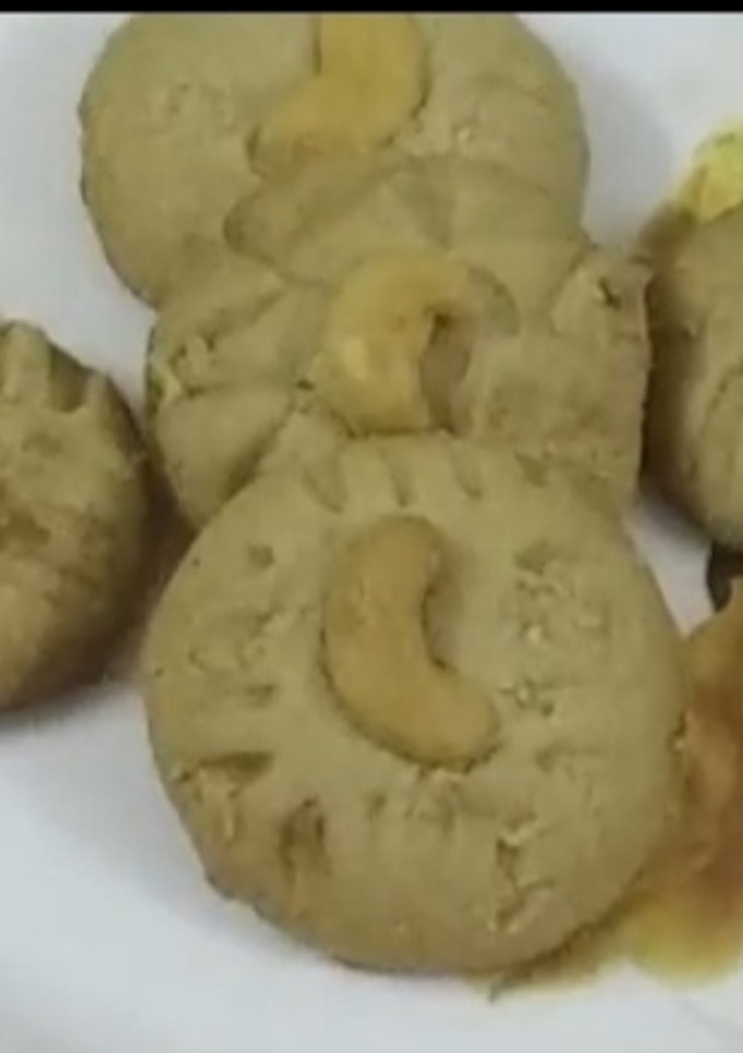 கோதுமை மாவு குக்கீஸ்(wheat cookies recipe in tamil) செய்முறை முக்கிய புகைப்படம்
