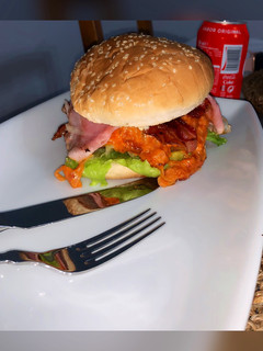 Una foto de Hamburguesa 🍔 ESTILO COLOMBIANO