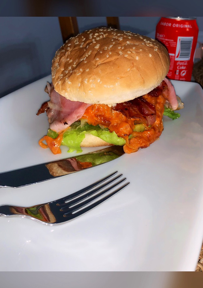 Una foto de Hamburguesa 🍔 ESTILO COLOMBIANO