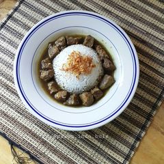A picture of Beef Black Soup (Rawon).