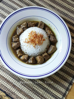 A picture of Beef Black Soup (Rawon).