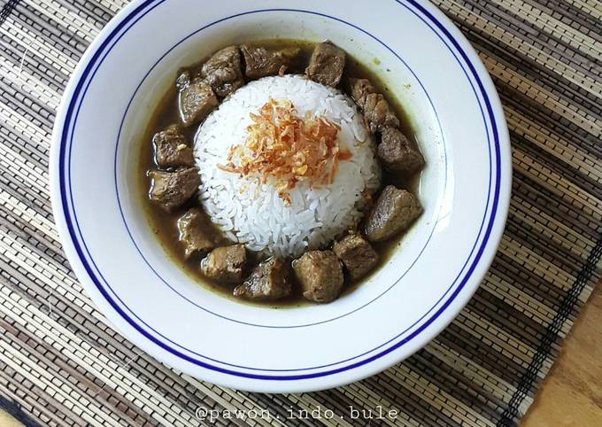 How to Prepare Perfect Beef Black Soup (Rawon)